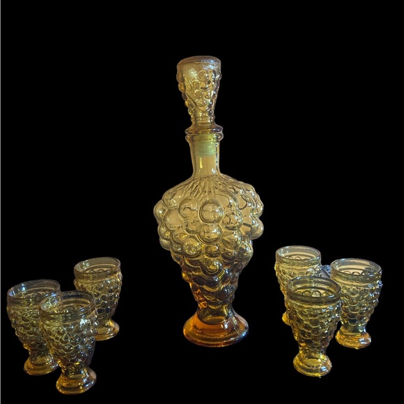 Vintage amber glass decanter and cup set UV reactive grape motif - Picture 1 of 14